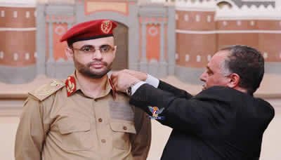  رئيس مجلس النواب اليمني  يقلد الرئيس المشاط رتبة المشير 28 04 2019 