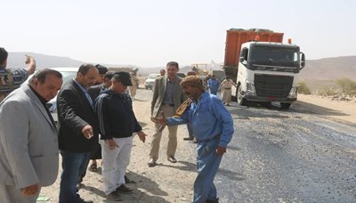 وزير الأشغال يتفقد السفلتة وإعادة إنشاء الجسور المدمرة بطريق صنعاء- صعدة 25 06 2019 