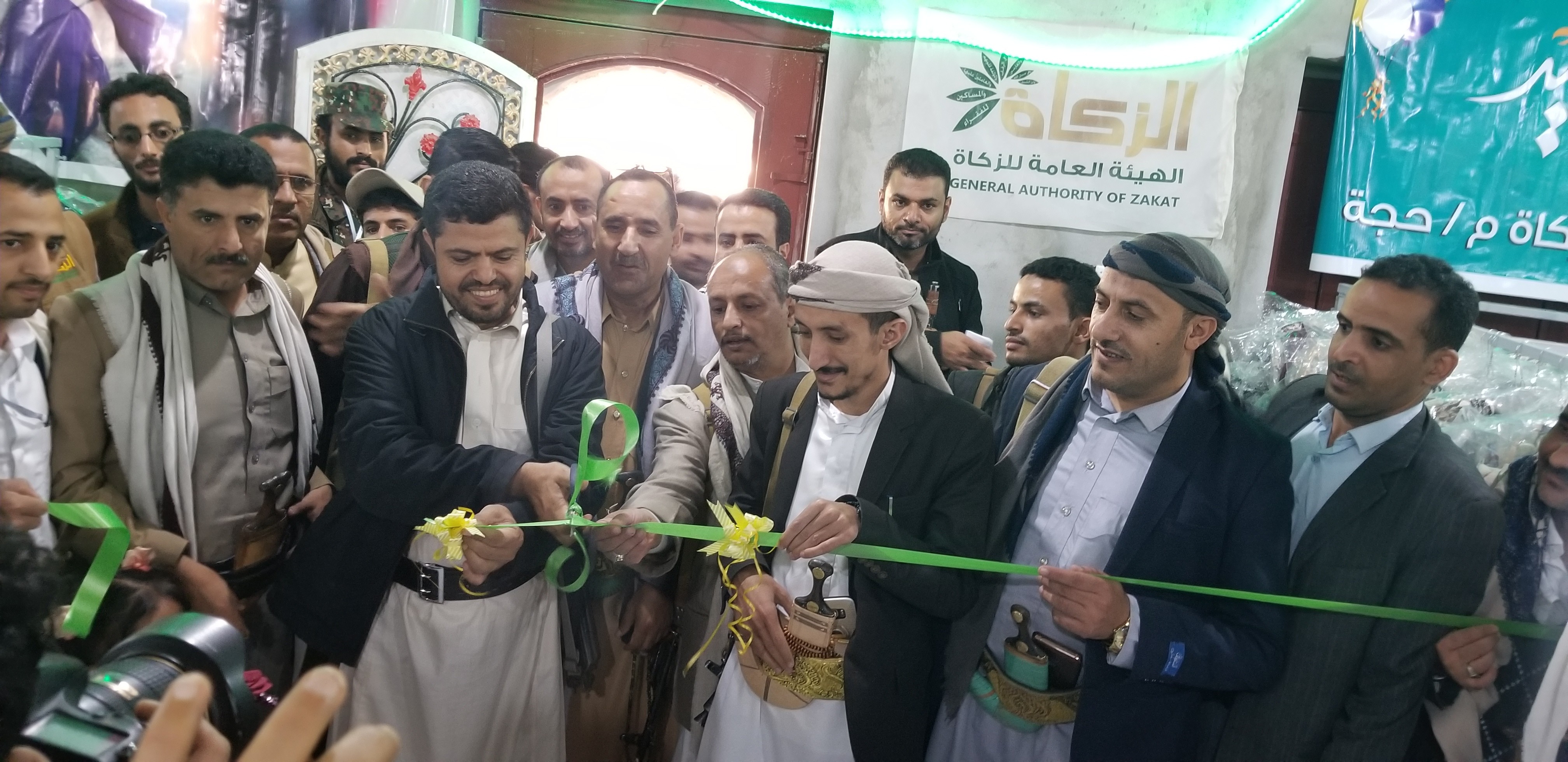  إفتتاح معرض كسوة العيد للفقراء والمساكين بمحافظة حجة 05 05 2021